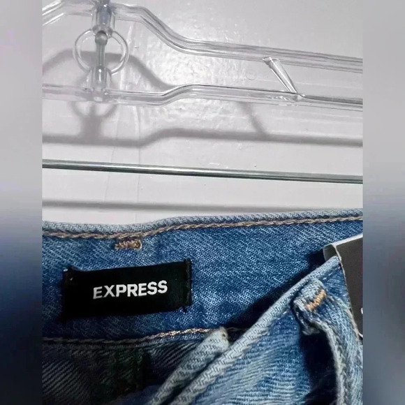 Express 90’s Super High Waisted Ripped Bermuda Jean Shorts NEW W/Tag TRENDING - Picture 2 of 5